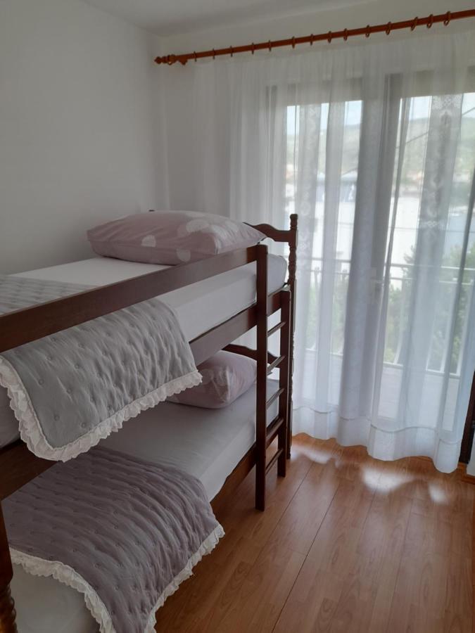 Apartmani I & J Seric Seget Vranjica Eksteriør billede